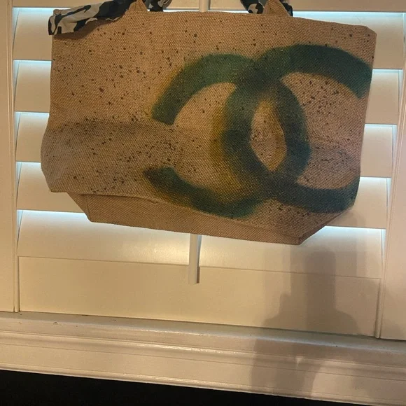 NEW STRAW TOTE  Bag - Green and Yellow locking double C’s - Picture 4 of 7